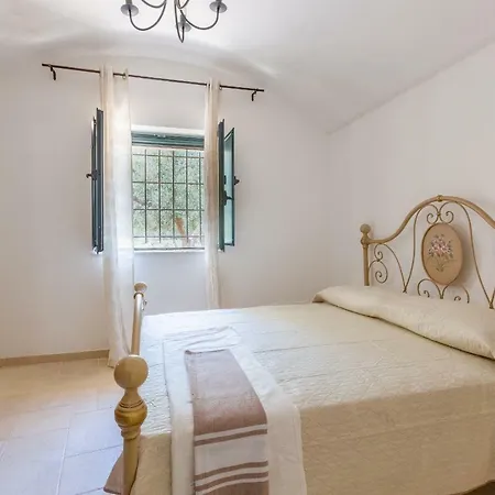 Trullo Donna Lucia Con Piscina Latiano